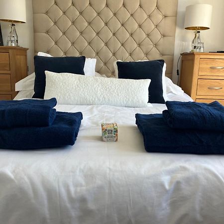 Our Beautifully Renovated Home チチェスター エクステリア 写真