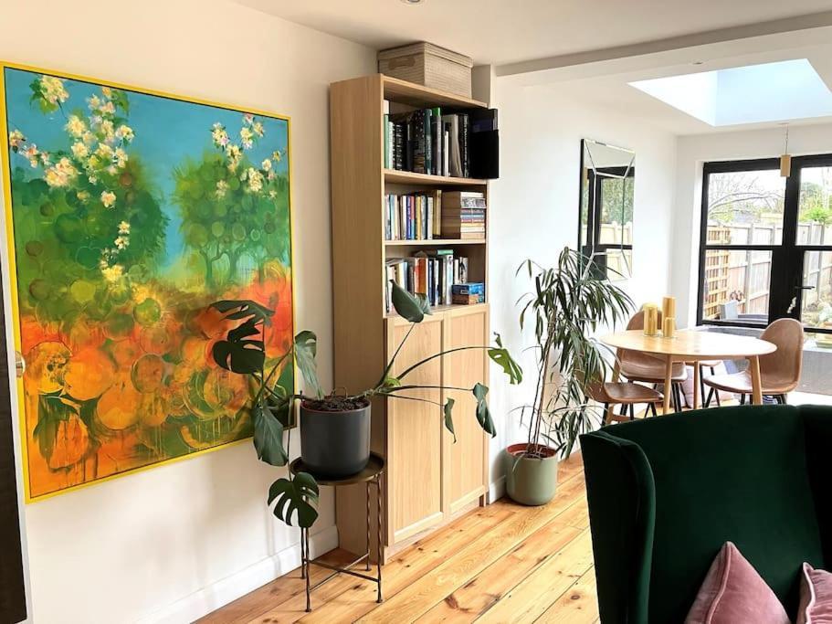 Our Beautifully Renovated Home チチェスター エクステリア 写真