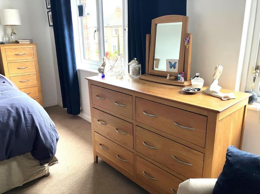 Our Beautifully Renovated Home チチェスター エクステリア 写真