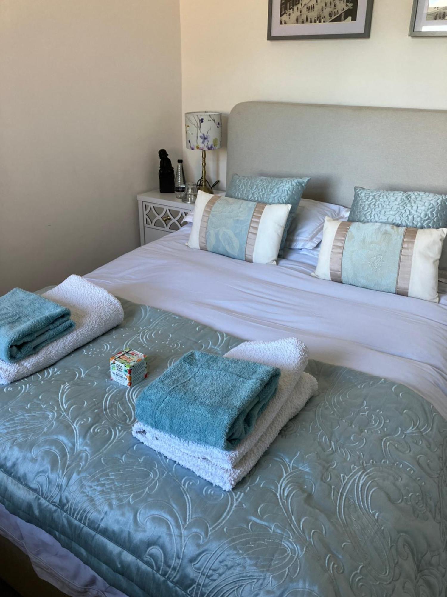 Our Beautifully Renovated Home チチェスター エクステリア 写真